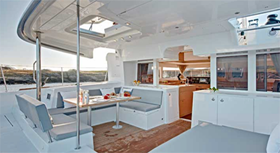 Lagoon 450 Outdoor Dining